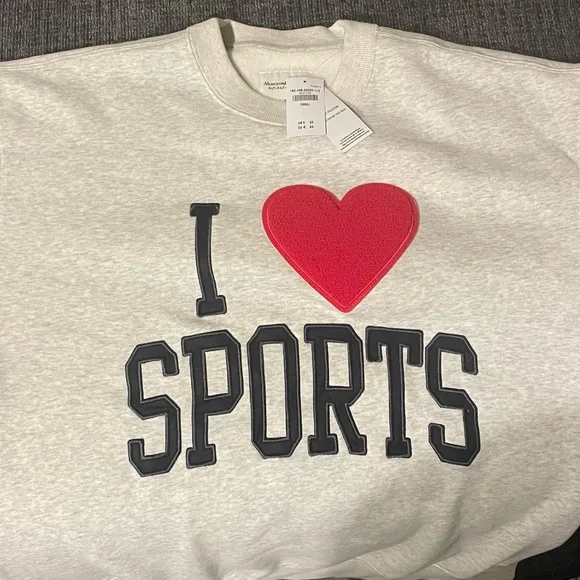 I Love Sports Gray Sweatshirt - Picture 1 of 2